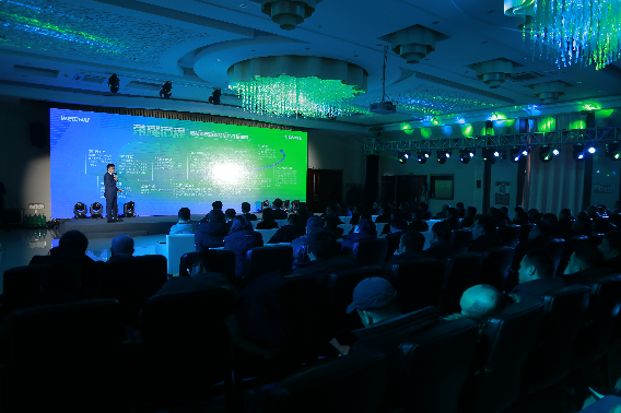 潍柴雷沃CVT智能拖拉机“科技之光”闪耀北大荒