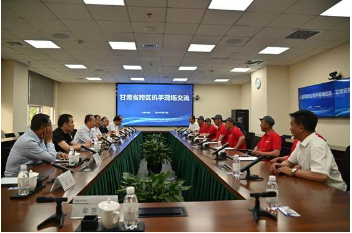 甘肃举办2023年潍柴雷沃甘肃用户批量交机暨雷沃三夏服务启动仪式现场服务活动