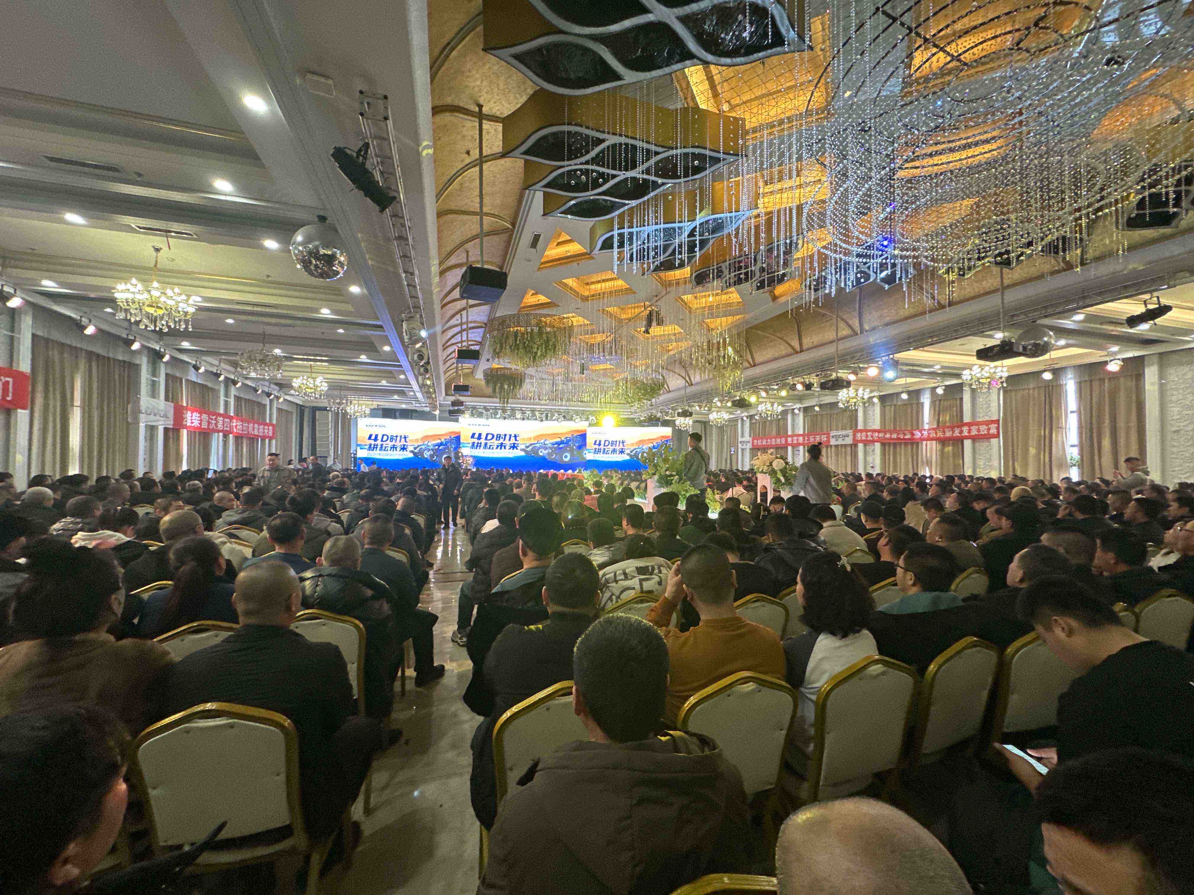 春耕进行时，4D启新程丨潍柴雷沃四代拖拉机热销南北