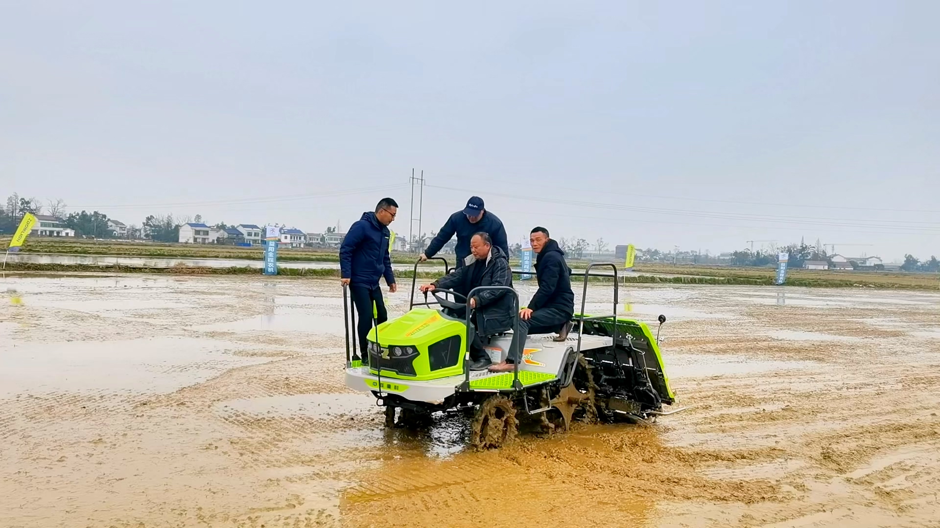 龙抬头，春耕启！中联重科水稻插秧机增亮丰收底色