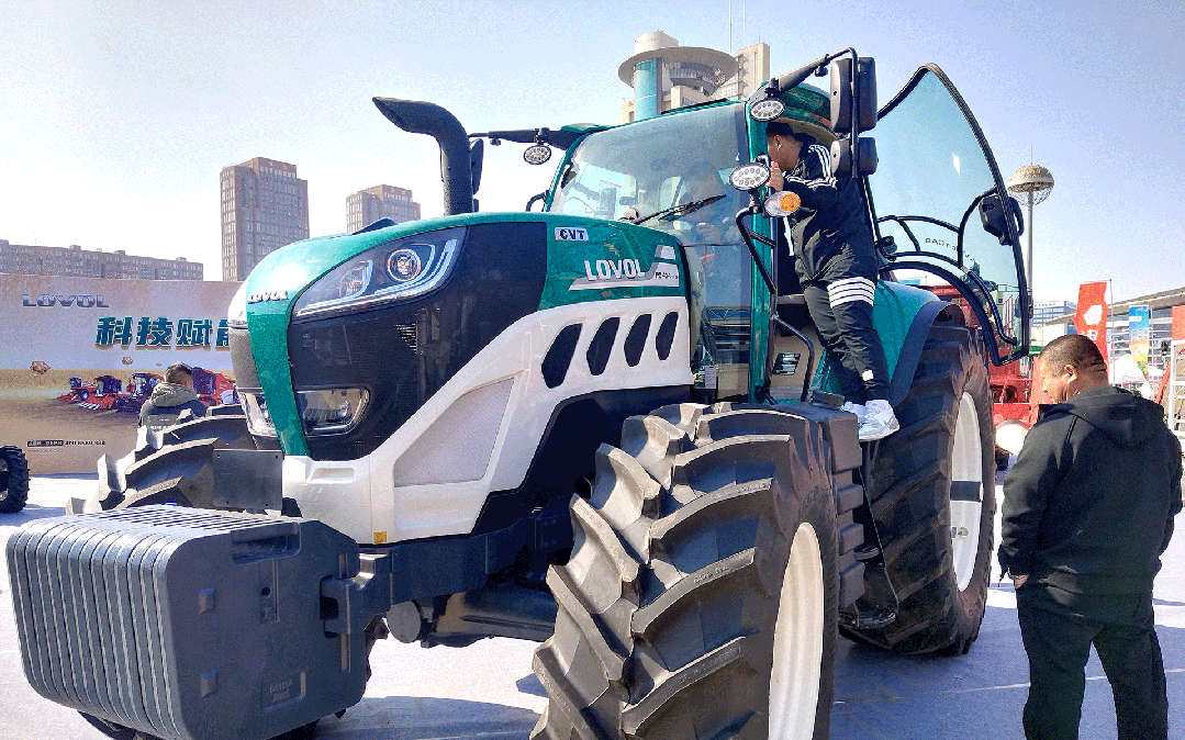 春耕里的“新质生产力” | 潍柴雷沃“黑土地保护+提单产”智能农机解决方案亮相“北国春城”