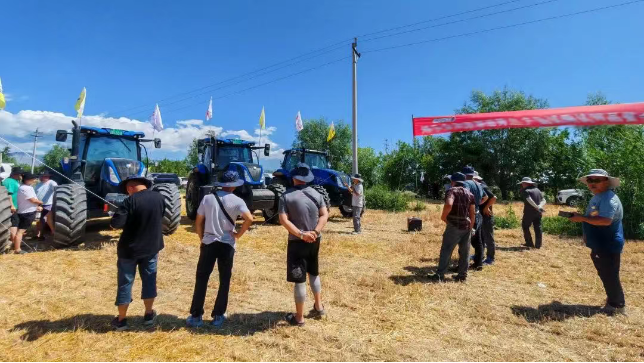 灵活高效！纽荷兰拖拉机新疆田间演示会闪耀博乐
