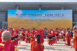 东方红智能农机实力圈粉！