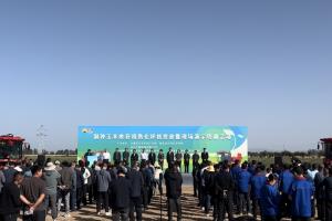“巨明”制种收获机震撼亮相“河西走廊”
