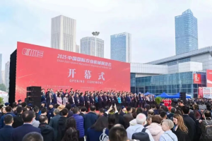 燃爆武汉！洋马农机亮相2025国际农机展， 硬核装备+直播狂欢点燃乡村振兴新引擎