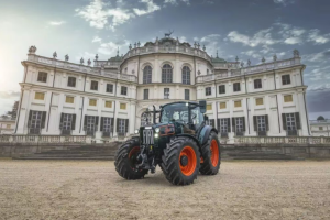 【2025 Agritechnica】跨越百年的对话：一台概念拖拉机与它的传奇“祖父”