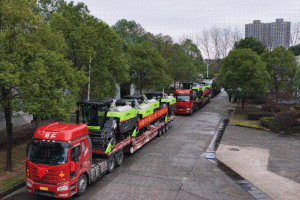 水稻跨区“王牌”出征！中联重科PL80履带式收割机获“天中麦客”高度认可