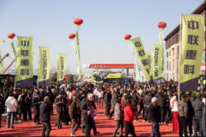 火火火！中联重科履带式收割机走红全国农机跨区作业大县