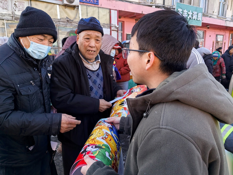 20天45场农村大集，长途跋涉9800多公里！  黑龙江农机展，用脚步丈量黑土，蓄力春耕盛会