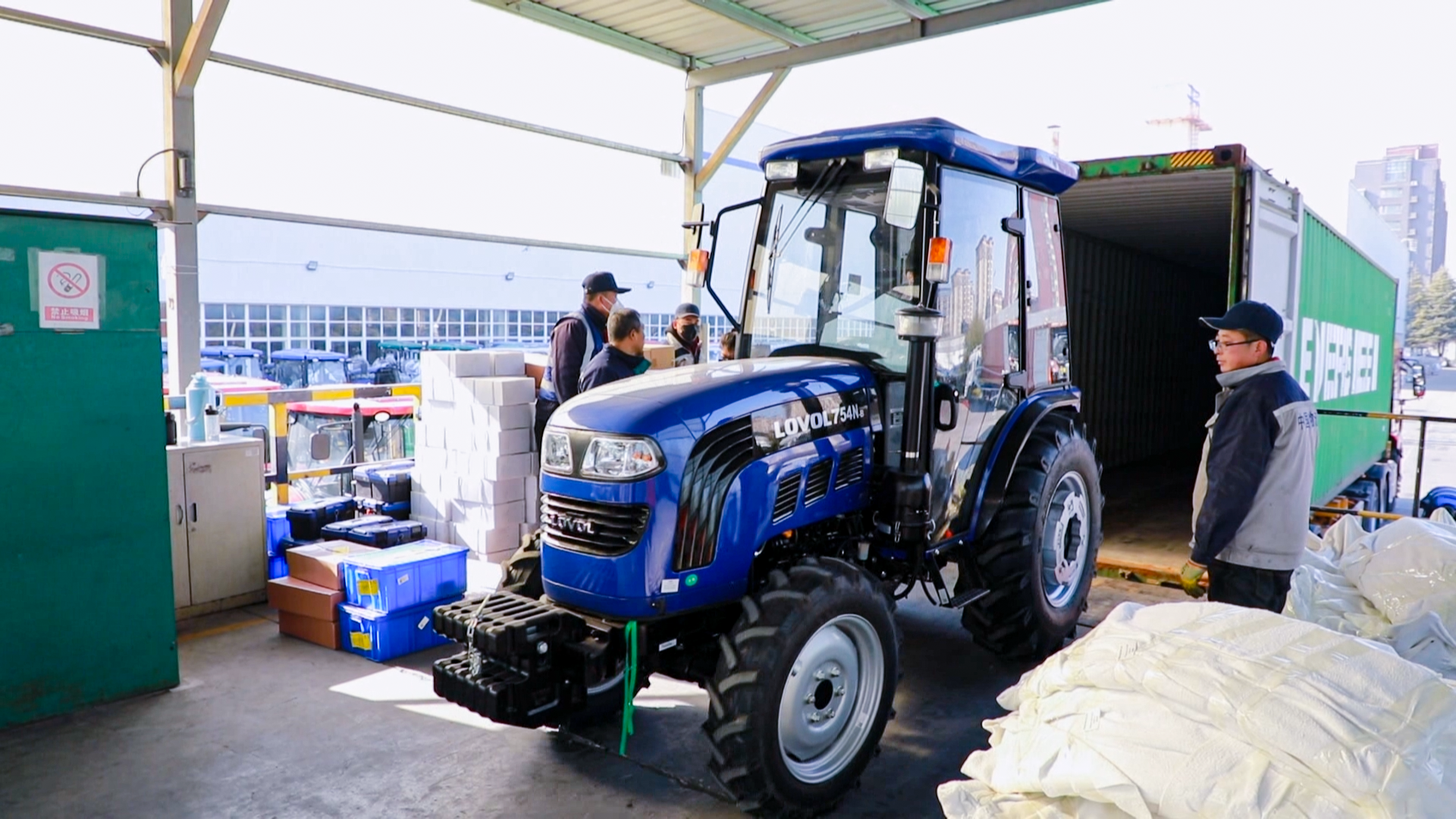 1智能农机发运现场