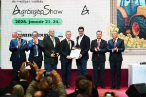 全球认证实力！CLAAS AXION 系列拖拉机获“国际产品开发类大奖”