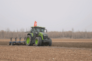 “黑科技” 燃动新疆！中联重科混动拖拉机实力圈粉