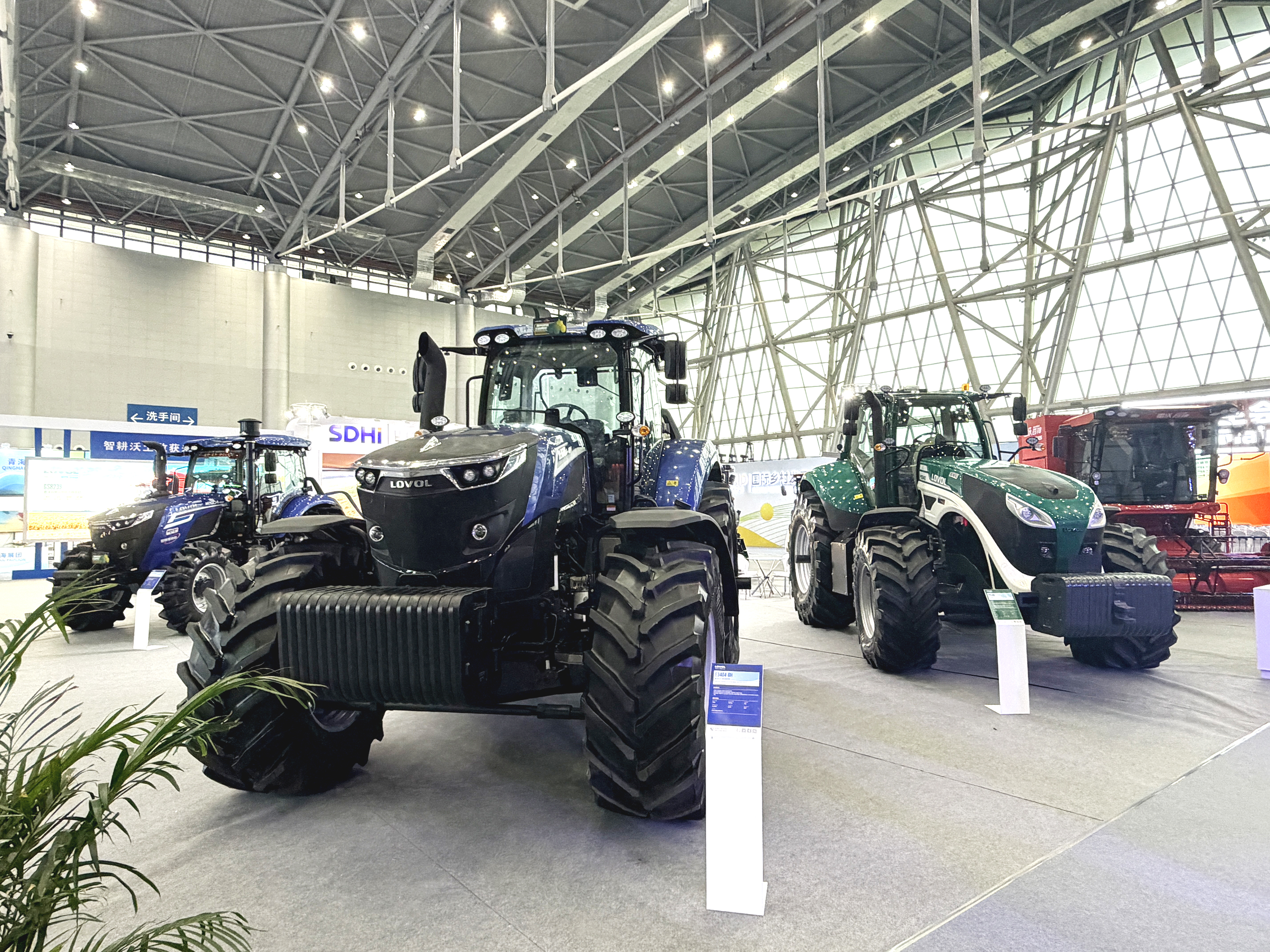 1.拖拉机展区 1.拖拉机展区