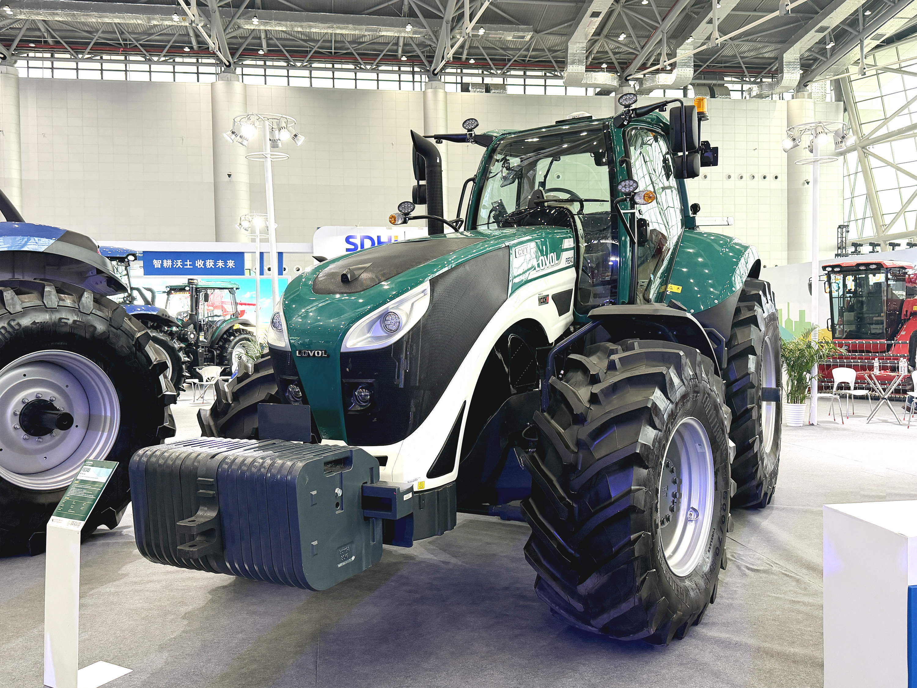 2.雷沃P3404-8VCVT拖拉机 2.雷沃P3404-8VCVT拖拉机