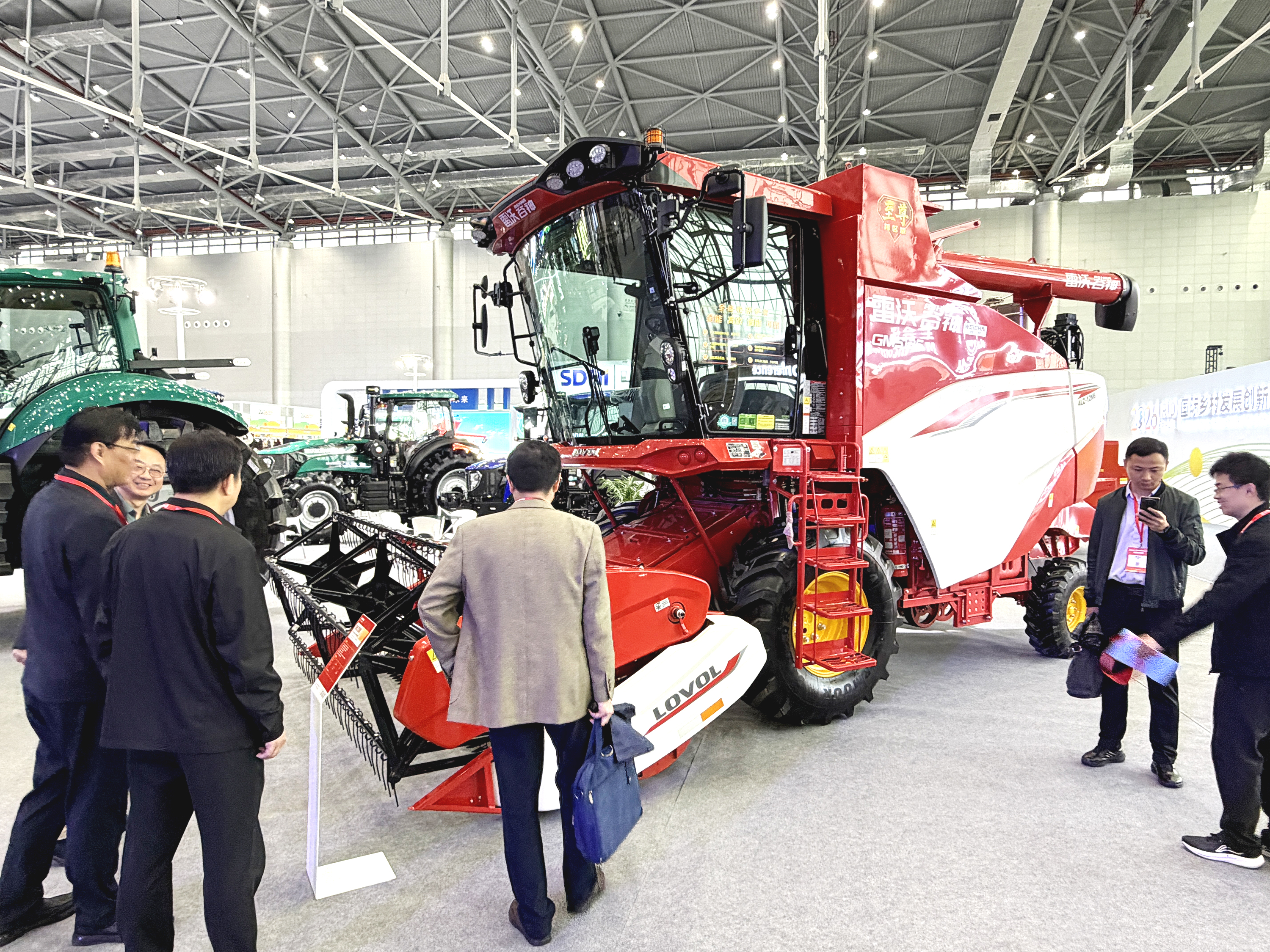 7.雷沃谷神GM5125至尊版收割机 7.雷沃谷神GM5125至尊版收割机