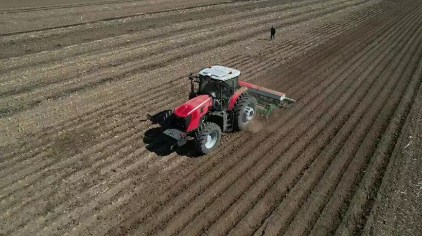 一杆换向驭春耕——徐工农业机械护航大国粮仓