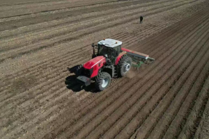 一杆换向驭春耕——徐工农业机械护航大国粮仓