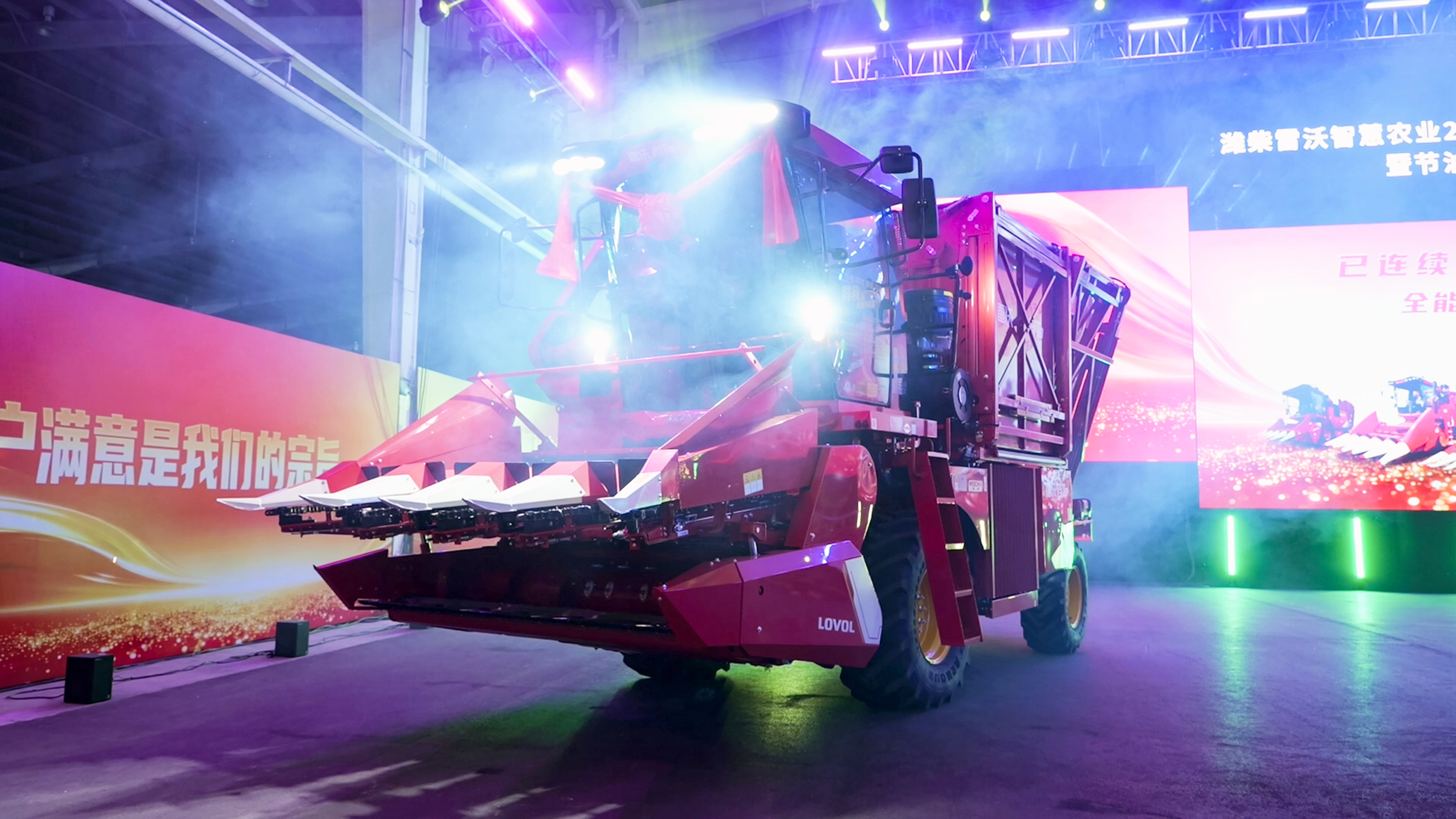 2.雷沃谷神玉米机 2.雷沃谷神玉米机.jpg