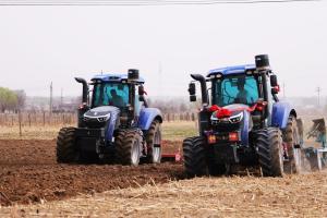 春耕看“新” | 雷沃动力换挡拖拉机助力开启“草原追春”加速度