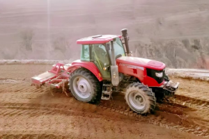 春耕正忙！东方红“霸屏”河西走廊，实力护农助丰收