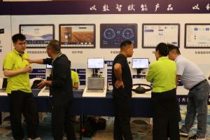 不是一块屏 而是农机的“智慧大脑”