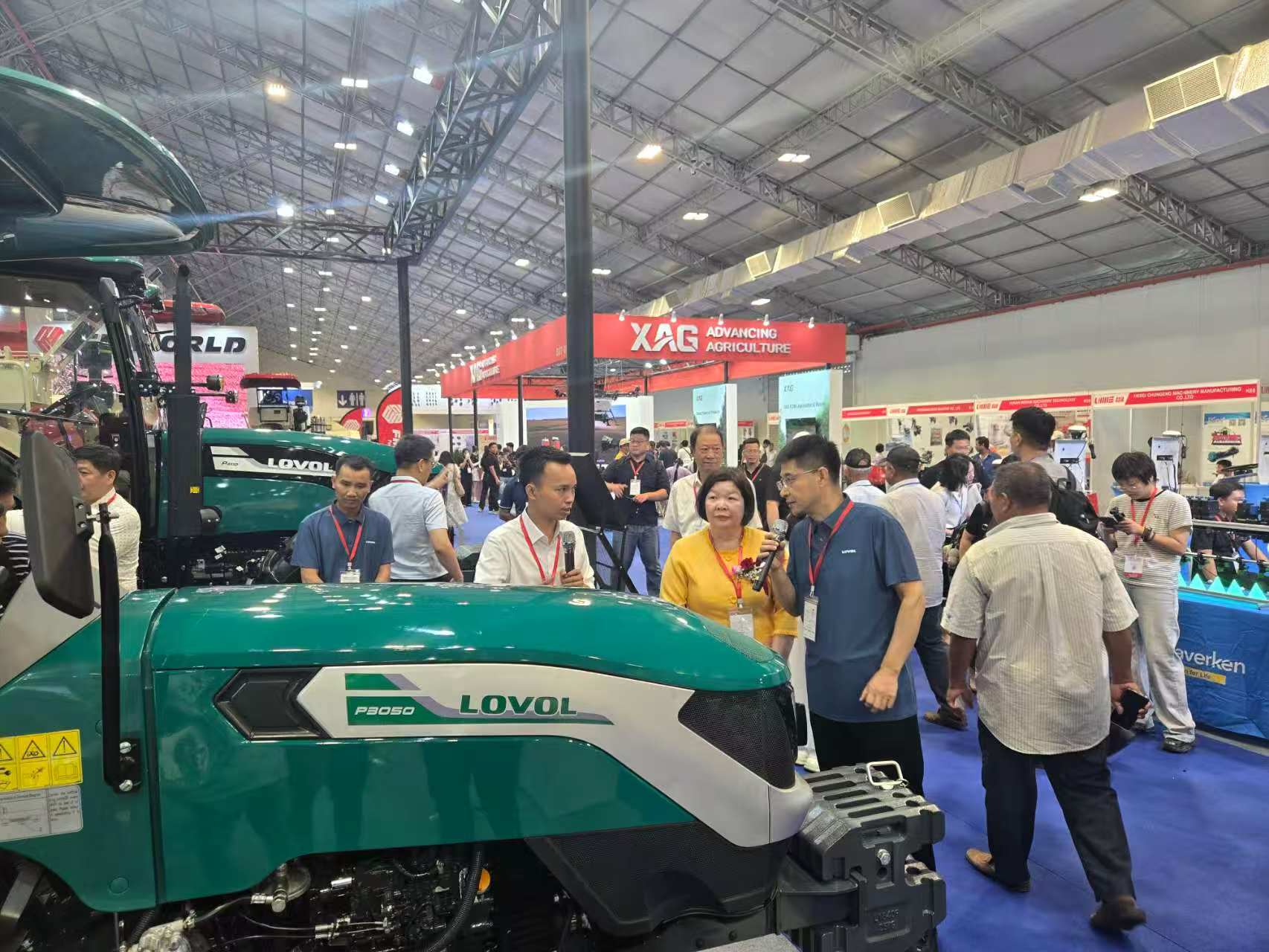 2.展会现场 2.展会现场.jpg