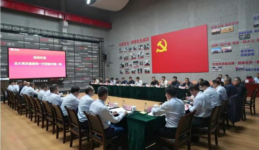 北大荒集团与中国一拖开展合作交流