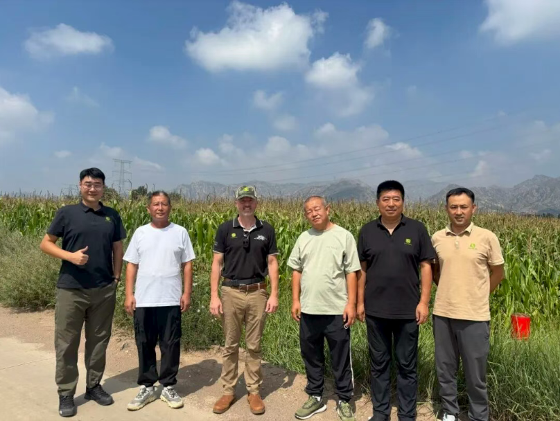 中国！！首台！！F8 600青贮机交付内蒙用户，田间演示圆满开展！