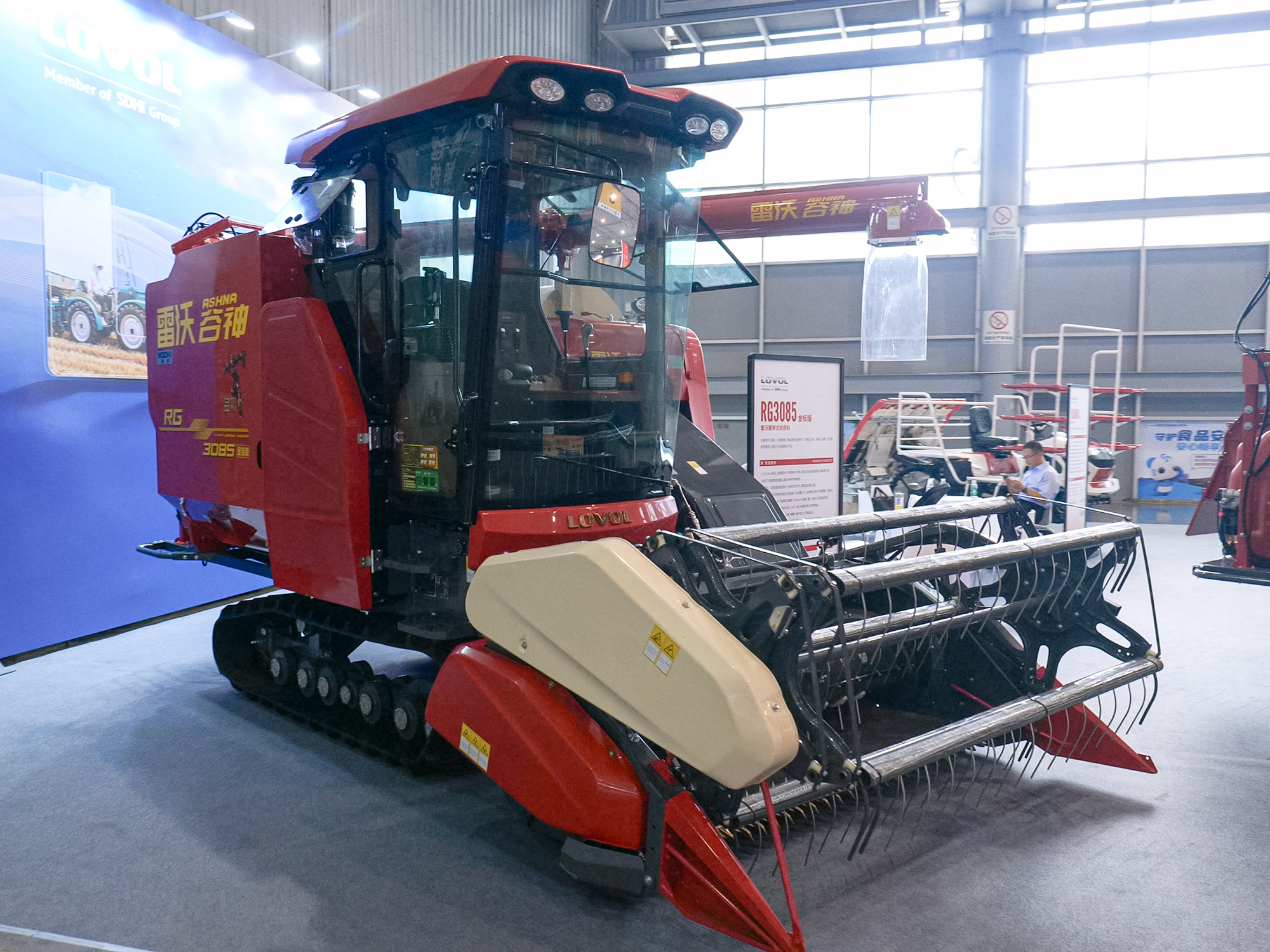 7.雷沃RG3085金标版履带收割机.jpg