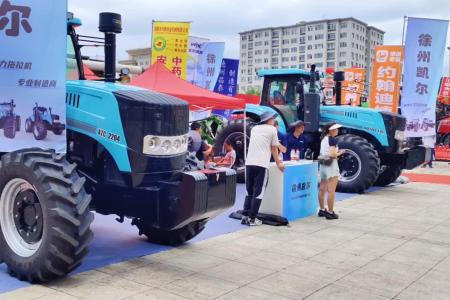 第十一届蒙东农业机械博览会，徐州凯尔XZC2204、2404-A(G4)多功能机型参展