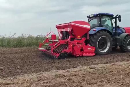 纽荷兰2004前置马斯奇奥PRIMOS，2000L双圆盘撒肥机