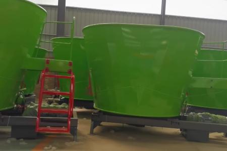 立式tmr饲料搅拌机 牛羊全日粮混料机