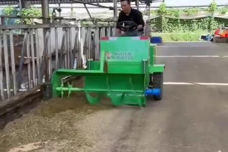 牛舍电动清扫车 饲料推料车