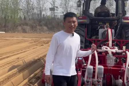 大顺两垄四行气吸胡萝卜播种机